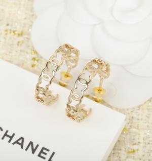 샤넬 레터링 귀걸이
