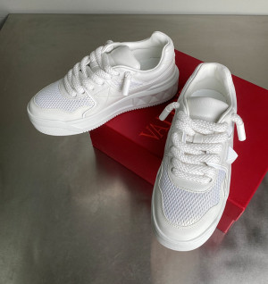 발렌티노 원스터드 XL 나파 레더 로우탑 (남녀공용)