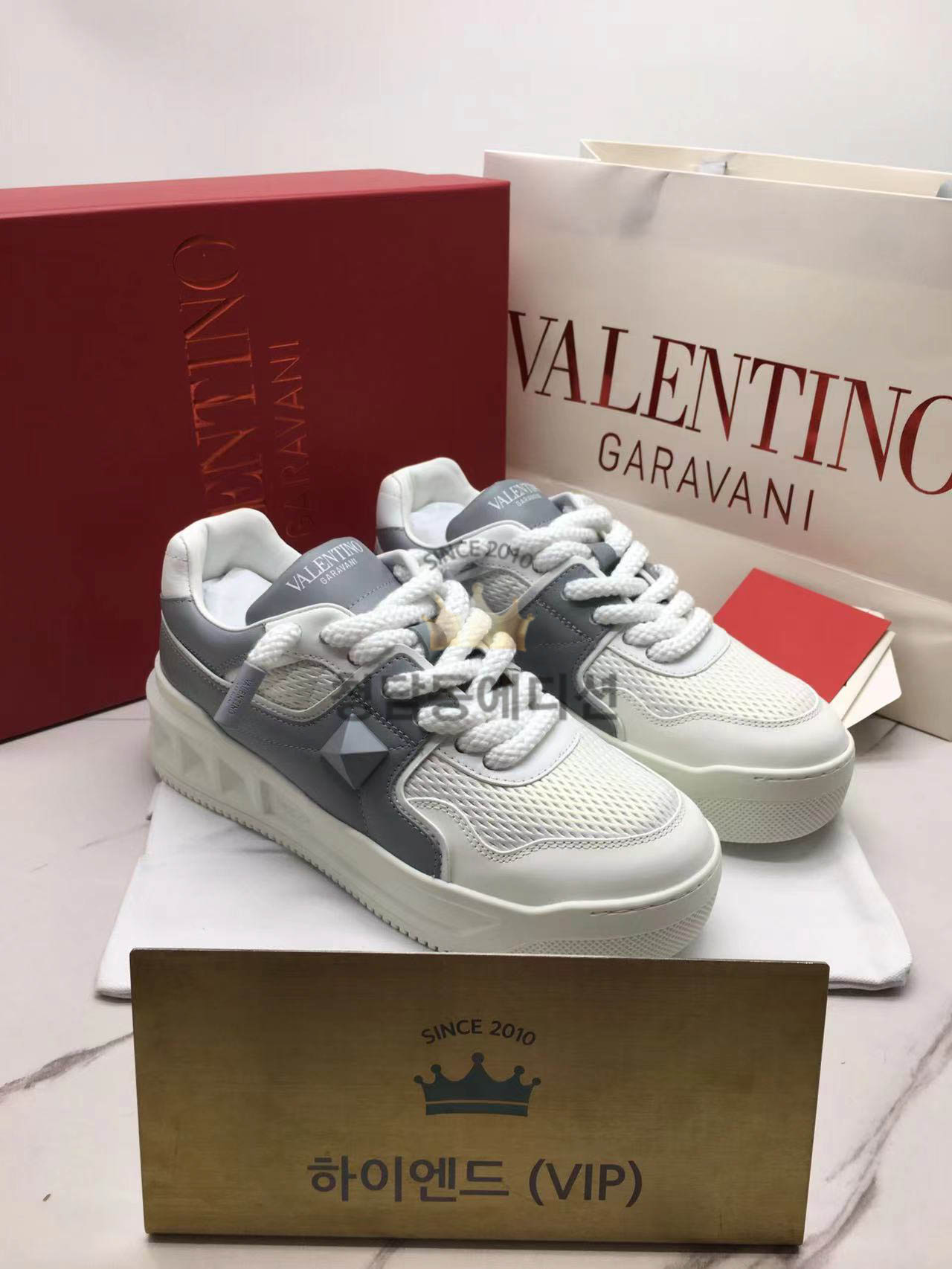 발렌티노 원스터드 XL 나파 레더 로우탑 (남녀공용)