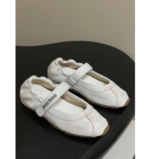 미우미우 플룸 발레리나 스니커즈 (컬러 화이트)
