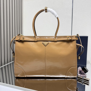 프라다 엑스트라 라지 가죽 핸드백 1BA439