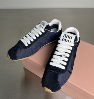 미우미우 플룸 스니커즈 (컬러 네이비)