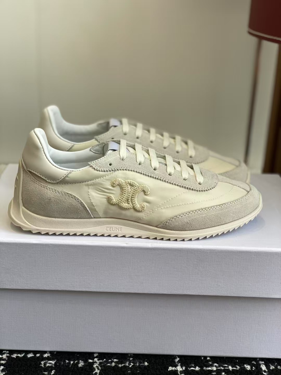 셀린느 트리웅프 레이서 로우 탑 스니커즈 (컬러 바닐라)