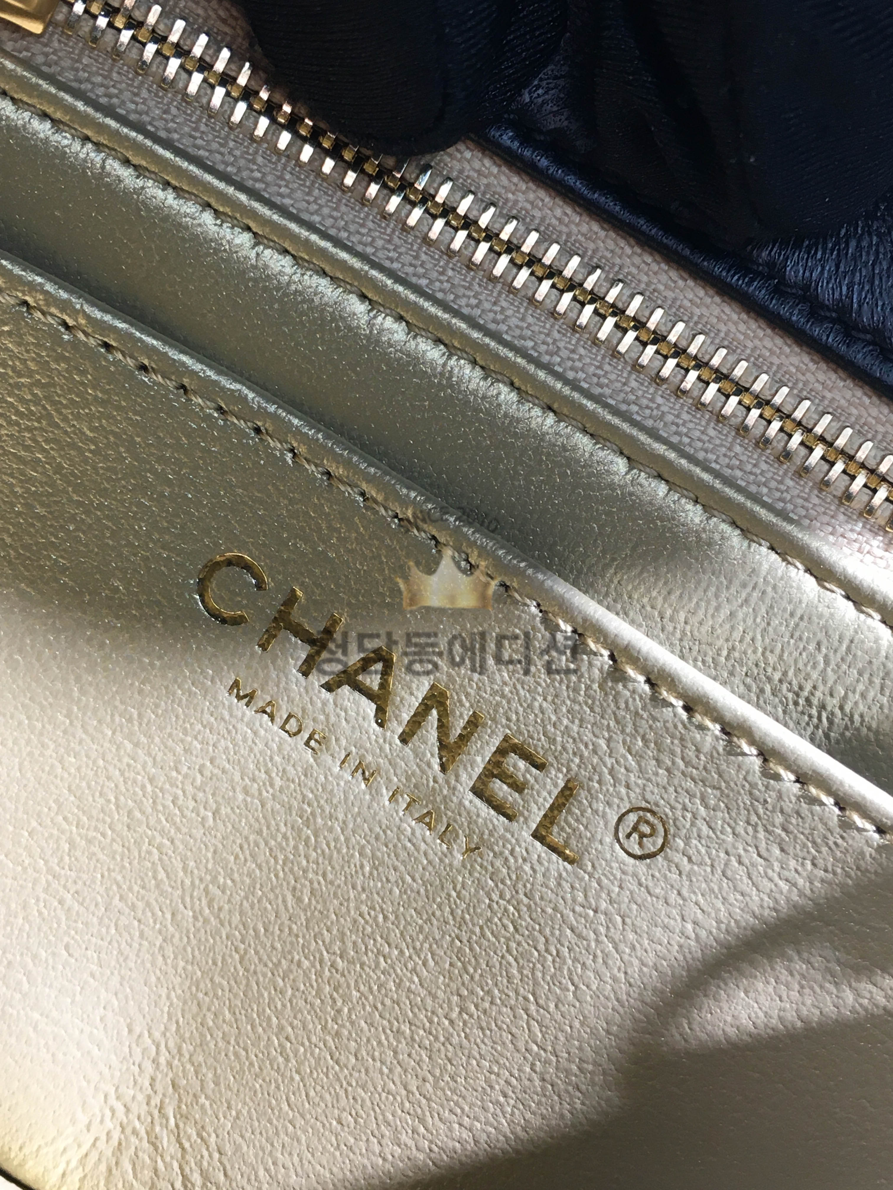 샤넬 25FW 미니백 CC로고 줄조절 체인 미니 플랩백 18cm AS5758