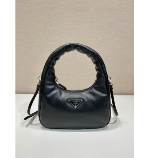 프라다 소프트 패딩 나파 레더 미니백 (컬러 블랙)