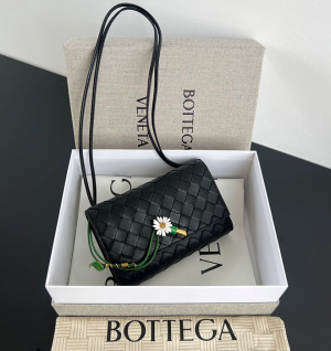 보테가베네타 안디아모 데이지 파우치 838870