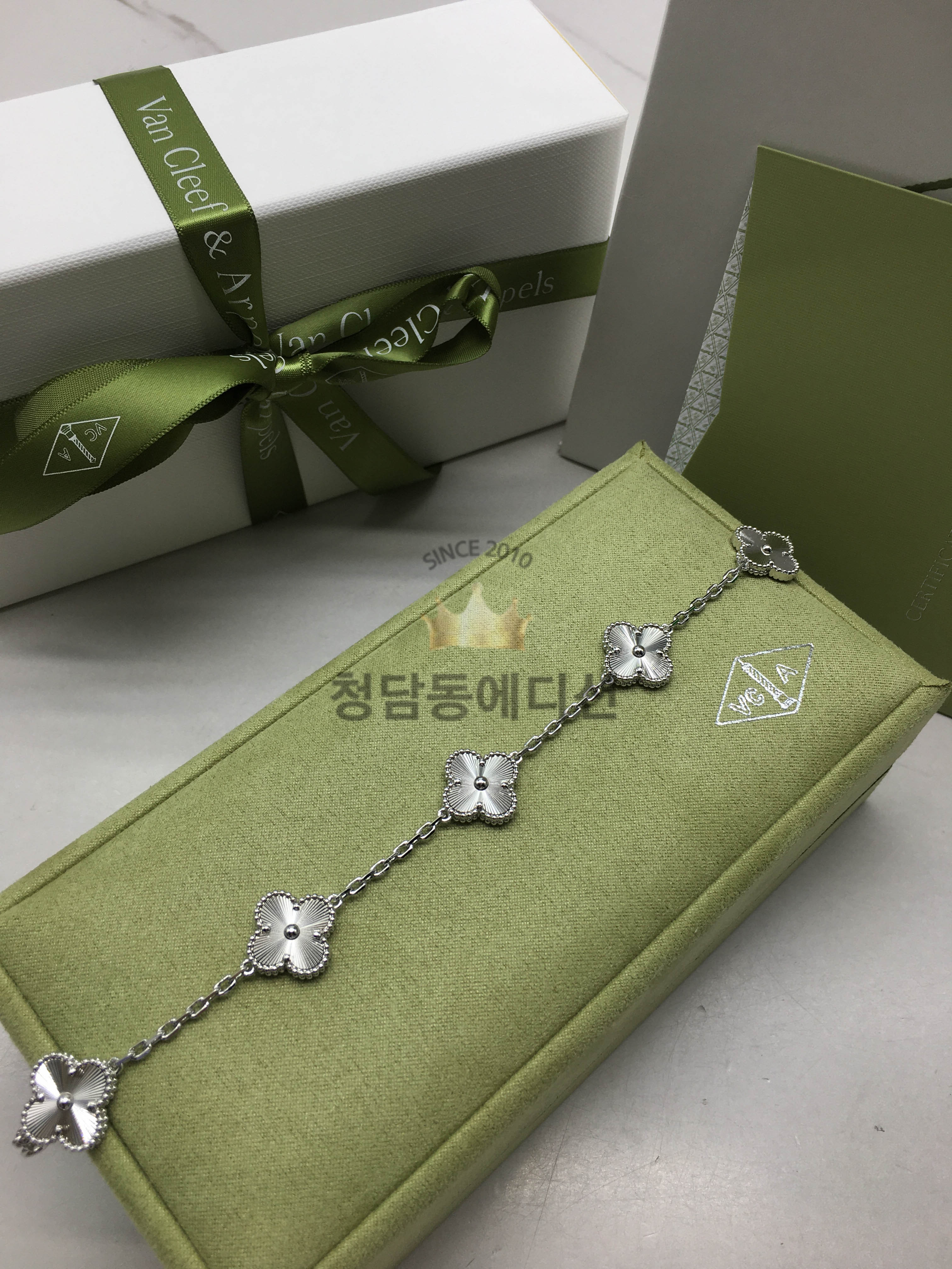 반클리프 알함브라 팔찌 (컬러 화이트골드) (V-gold소재)