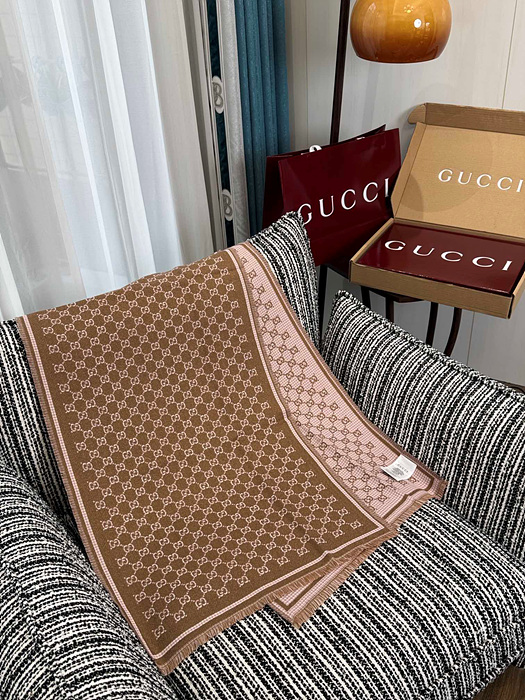 구찌 울 자카드 머플러