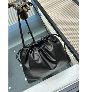 더 로우 앤지백 (컬러 블랙)