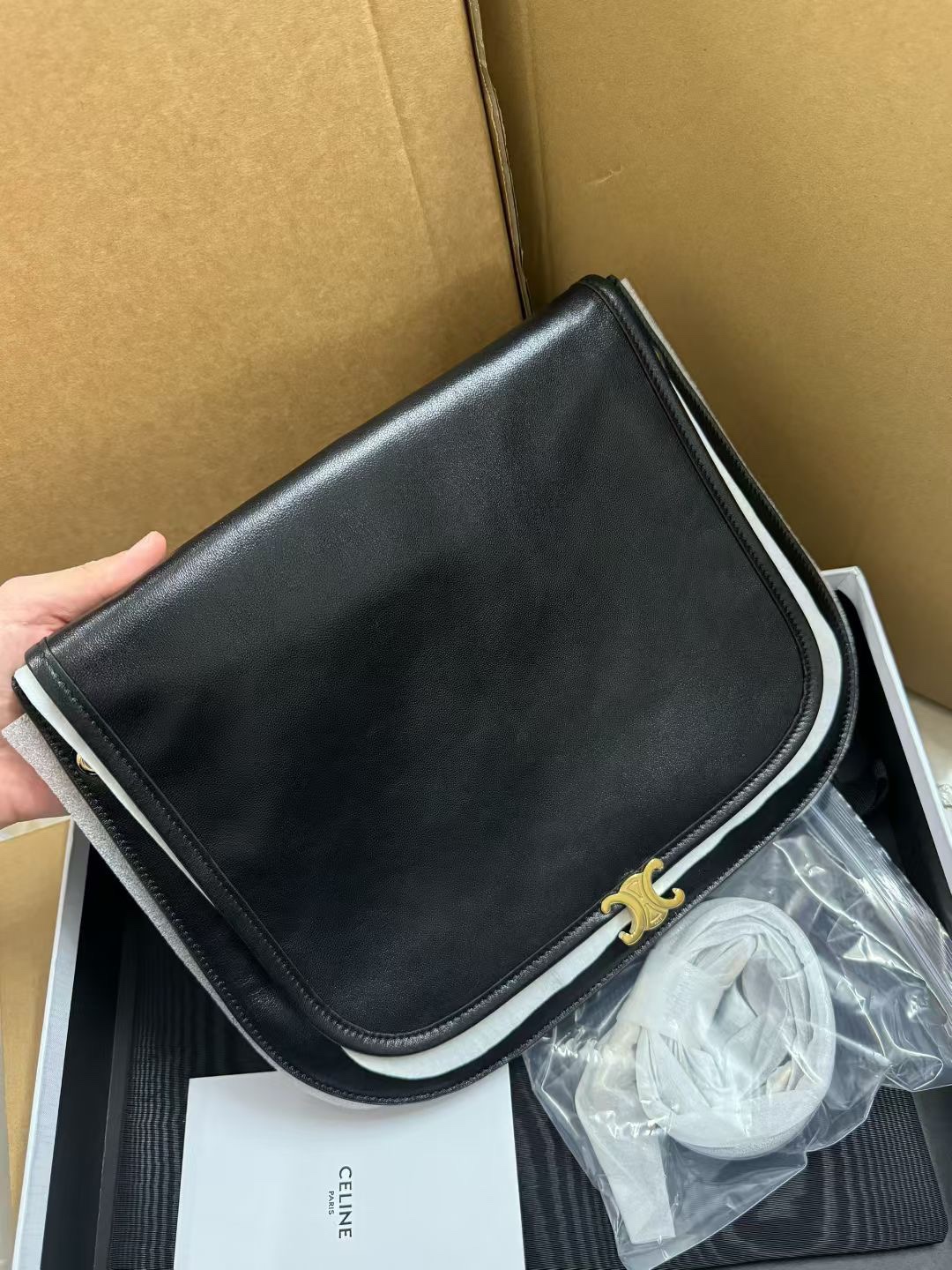 셀린느 소프트 트리옹프 베사체