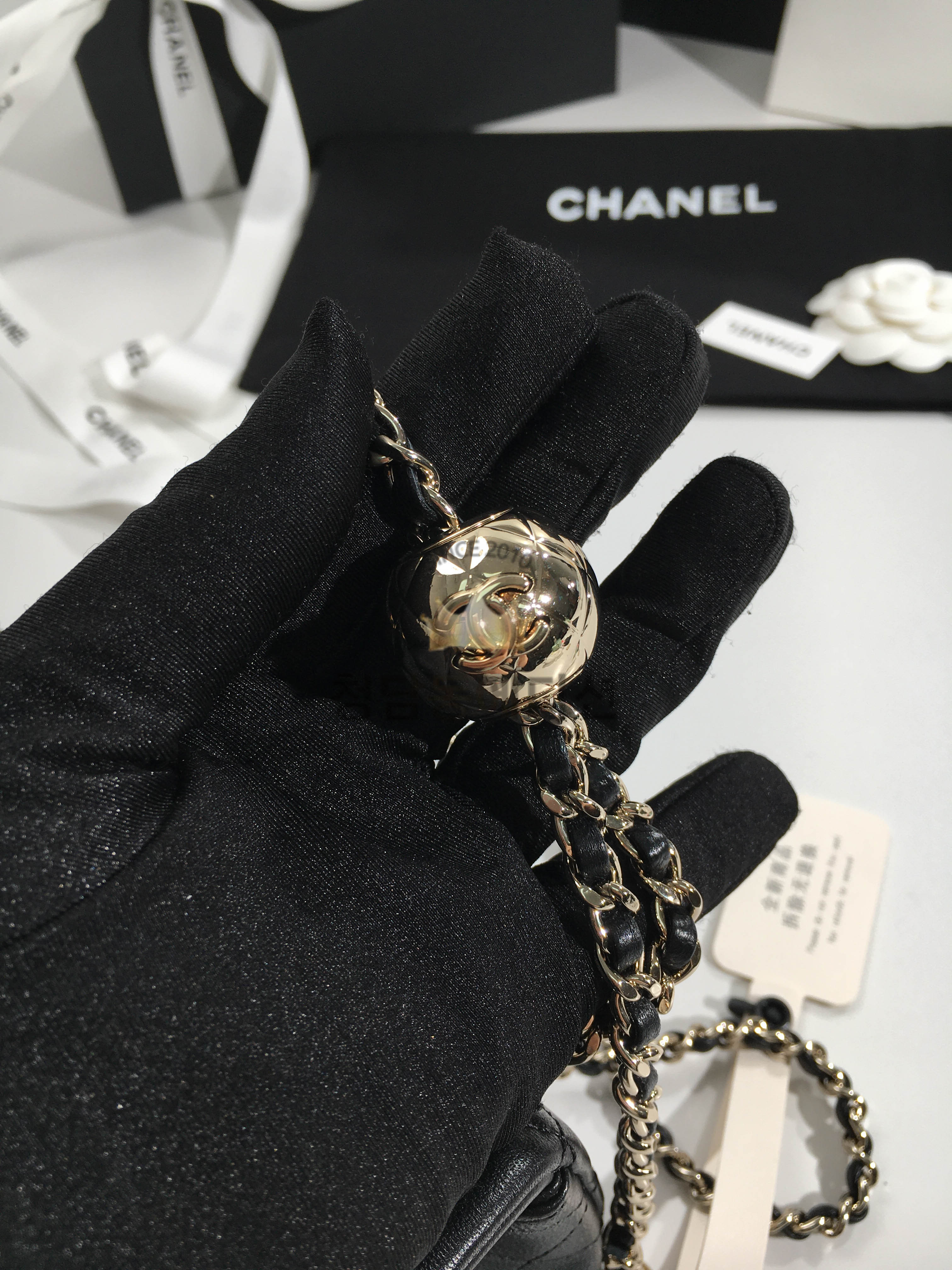 샤넬 25K 라이트 골드볼 뉴미니 플랩백