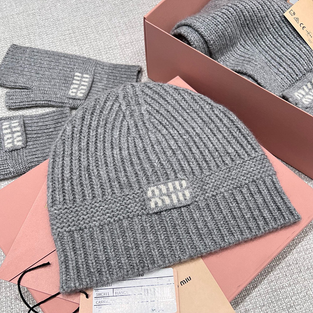 미우미우 로고 니트 비니 / 장갑 / 머플러