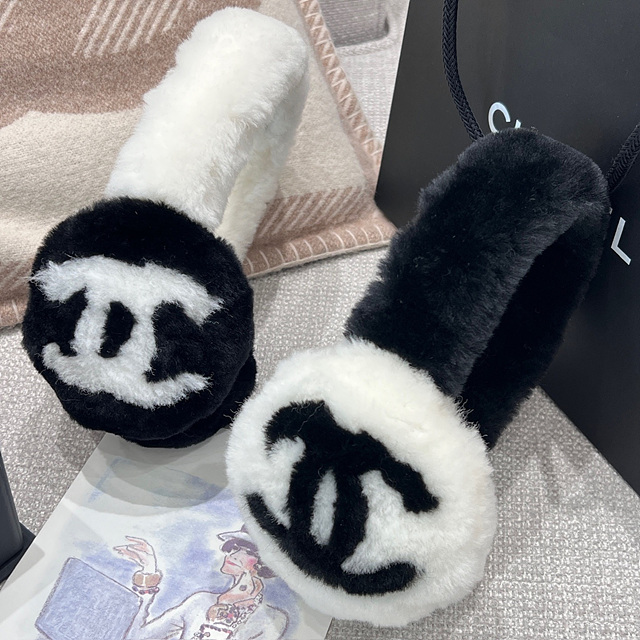 샤넬 CC 로고 귀마개 (컬러 블랙, 화이트)