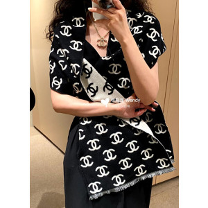 샤넬 CC 올오버 로고 머플러