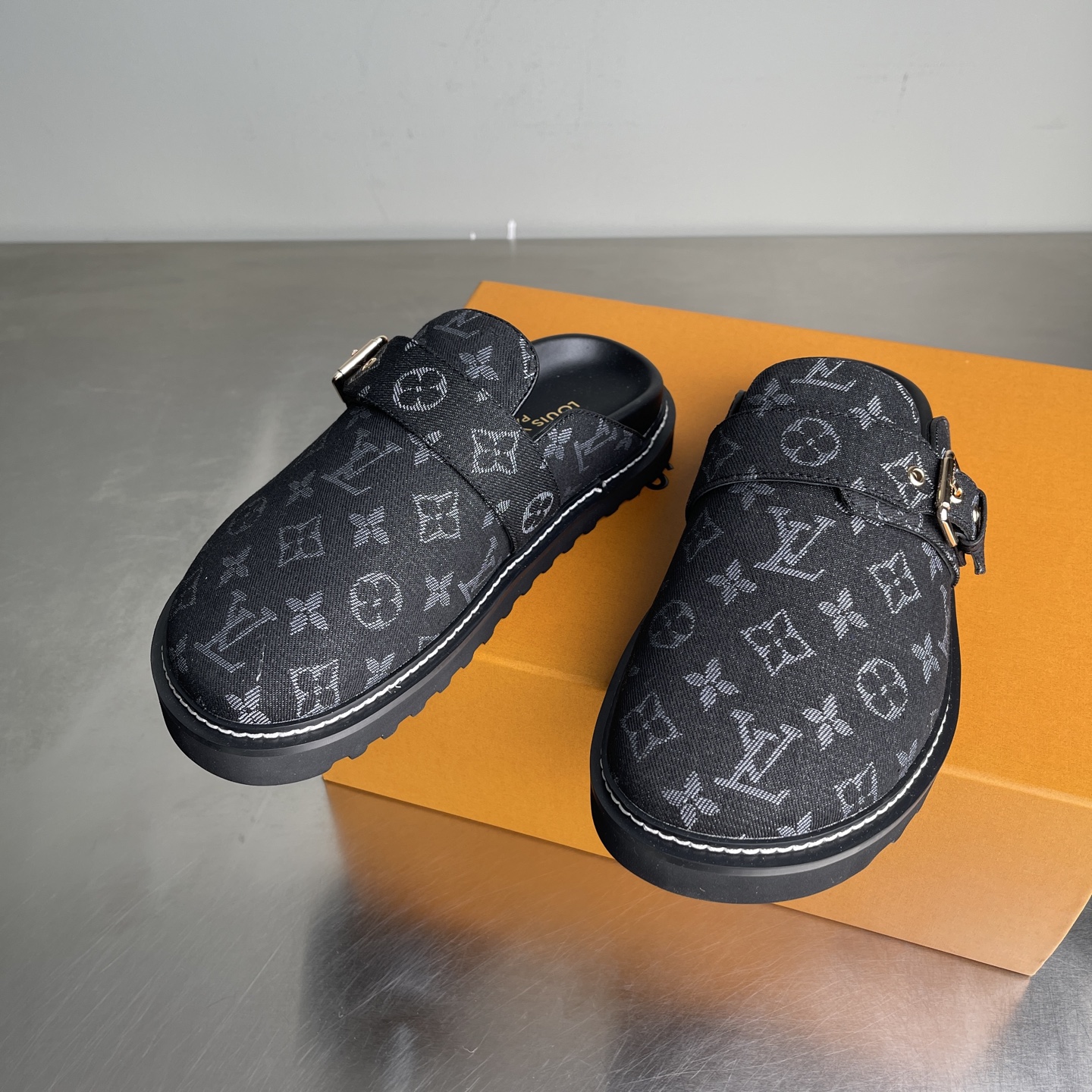 루이비통 코지 플랫 컴포트 클로그 (남녀공용)