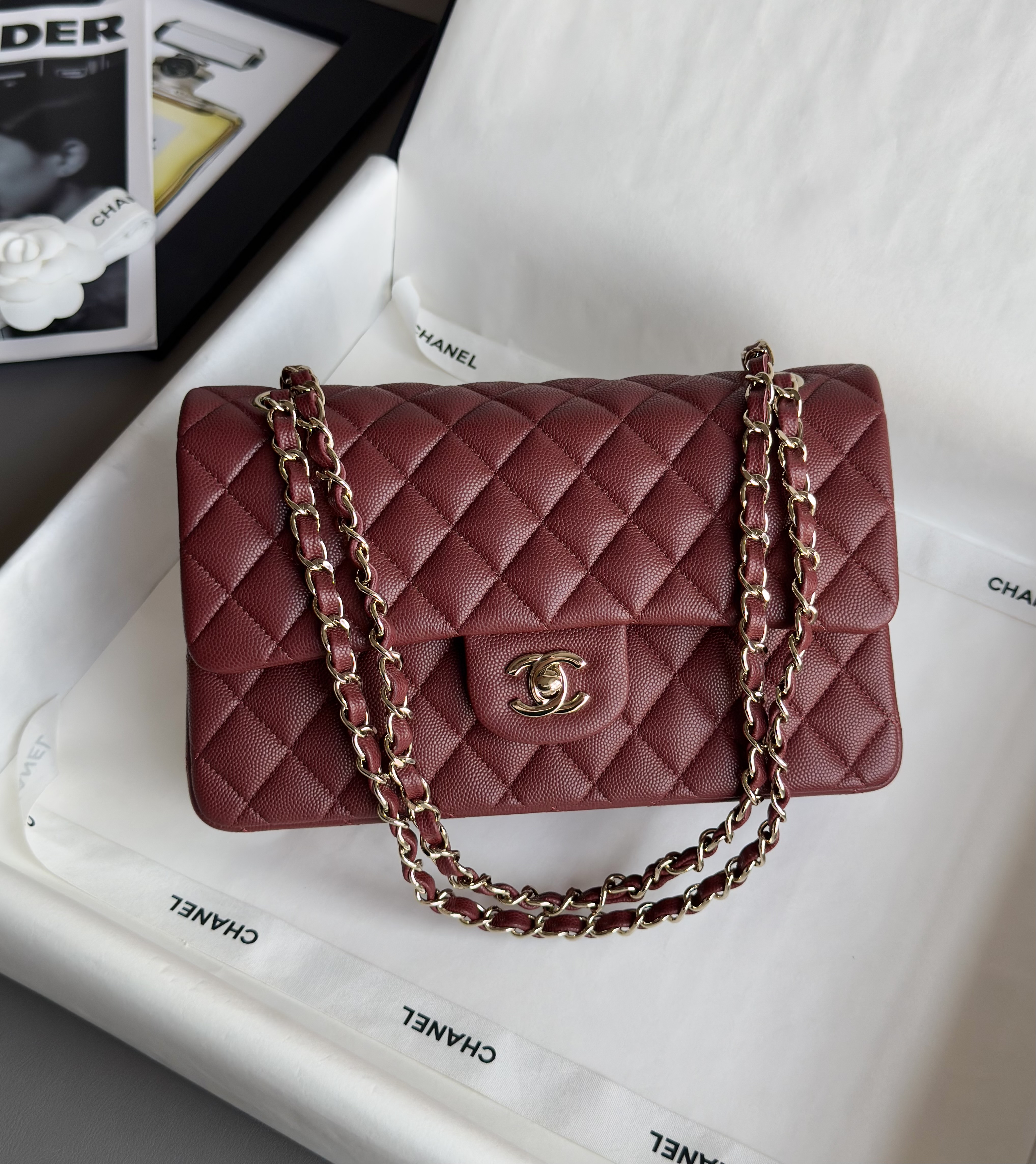샤넬 클래식 캐비어 미디움 25.5cm (컬러 버건디)