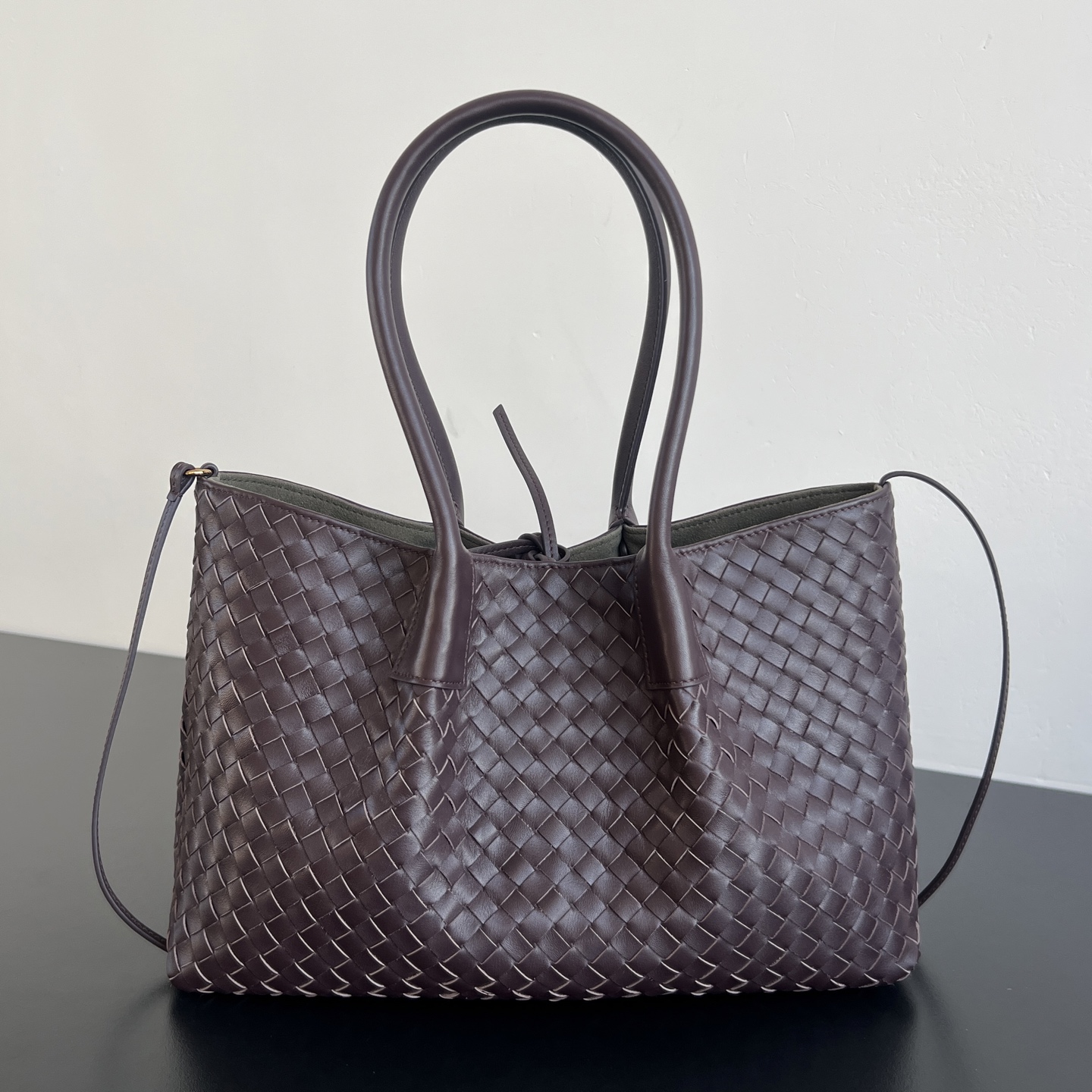 보테가베네타 피나코테카 백 미디움 817116